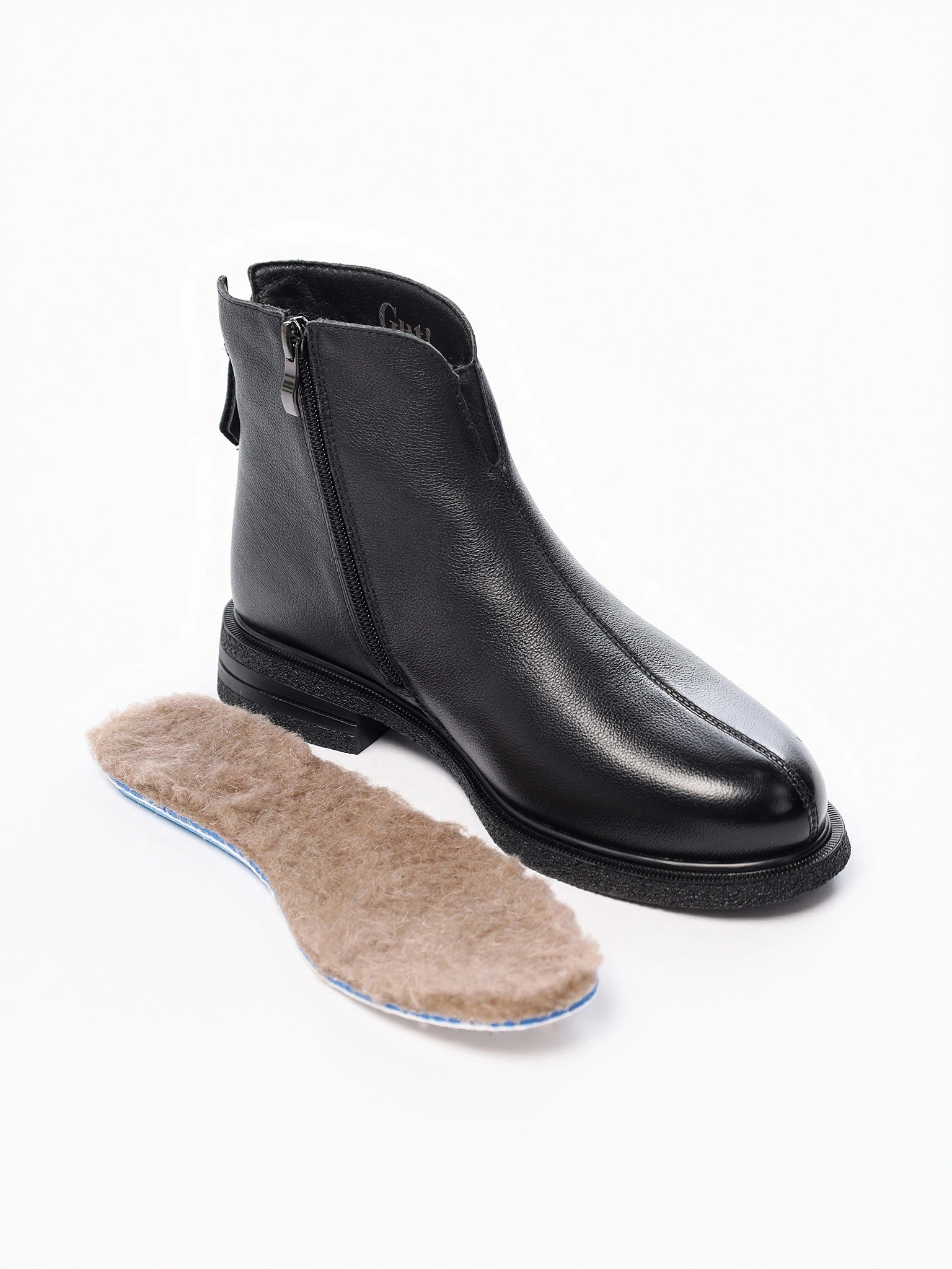 Ботинки черного цвета с декоративной молнией сзади на низком каблуке